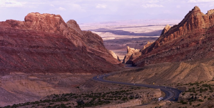 a road going between two mountains