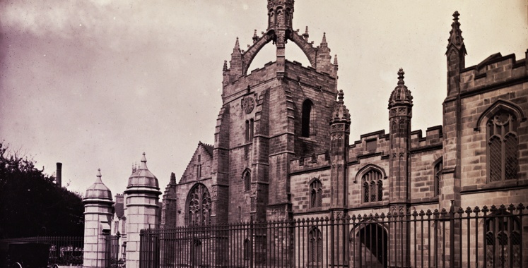 Black and white old fashioned photo of University of Aberdeen