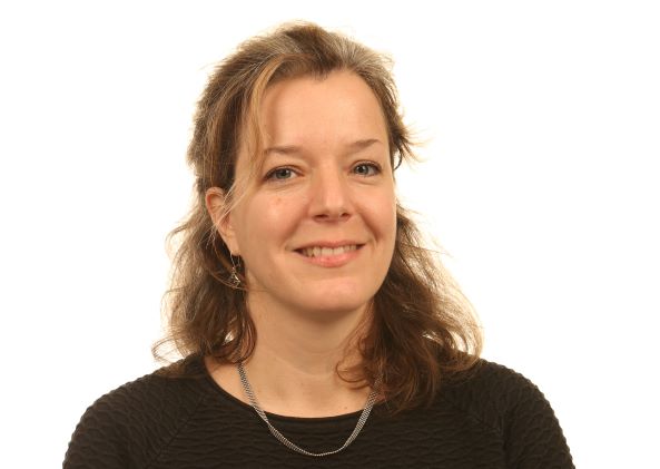 Headshot of Dr Eszter Somogyi