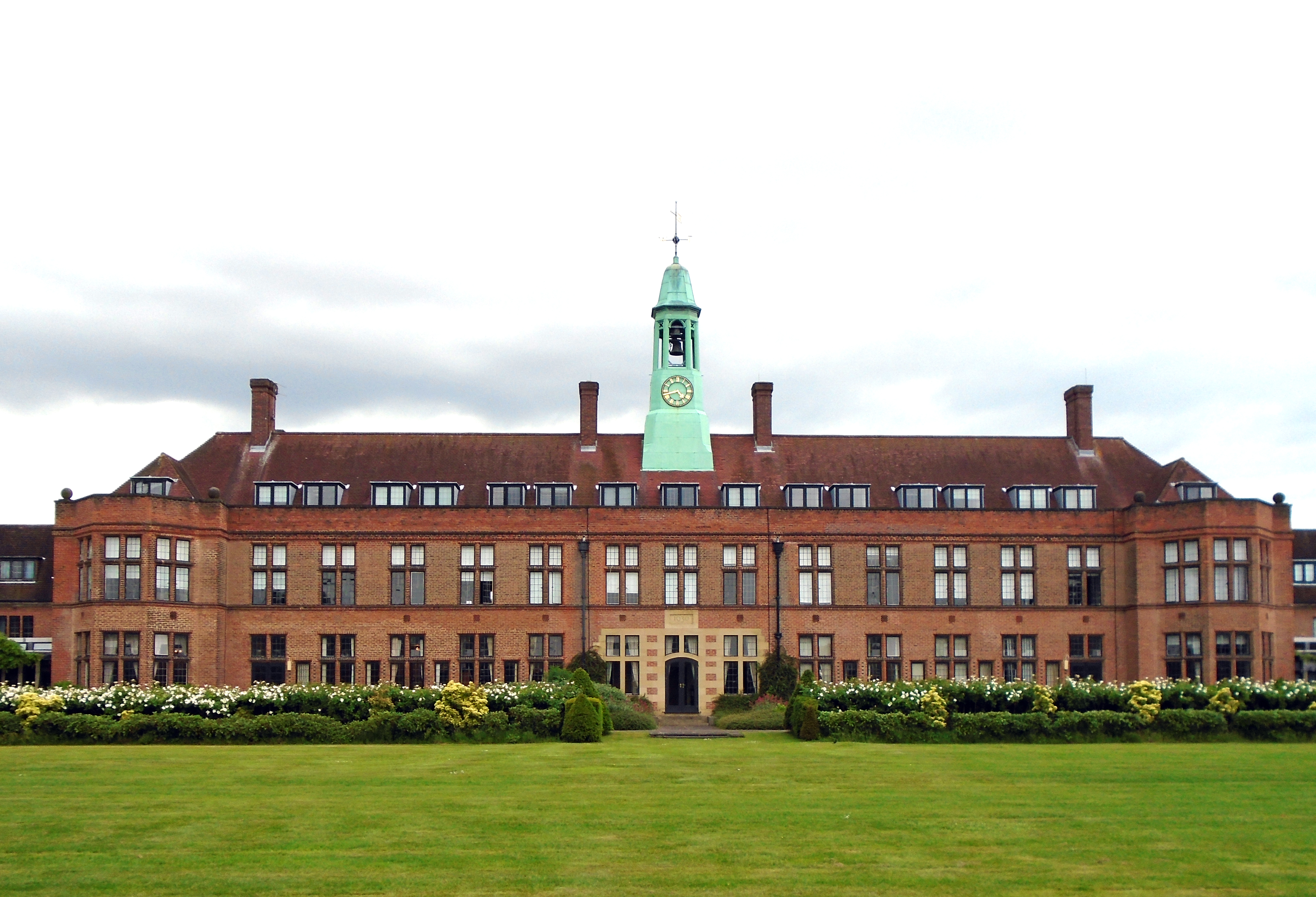 Study Abroad at Liverpool Hope University, UK InDepth Guide & Apply
